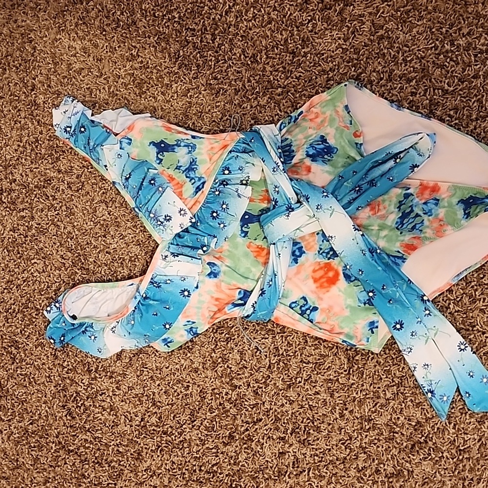 Swimsuit - Picture 2 of 6